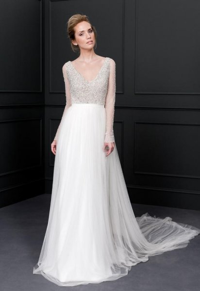 vicky martín berrocal, victoria es su nueva marca de vestidos de