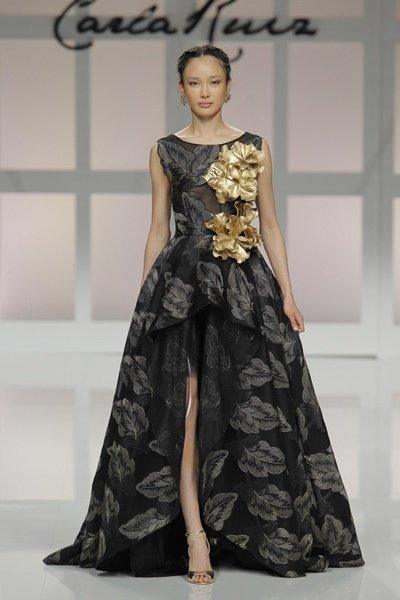 vestidos de novia negros 2017, ¿te atreves con tu lado “dark