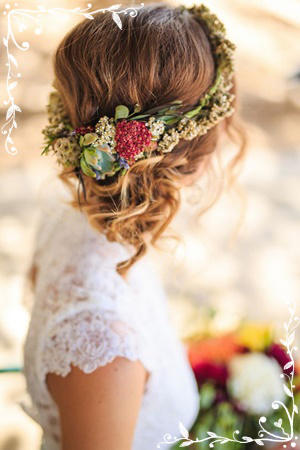 Los 10 peinados de novia más chic del 2016: recogido con flores