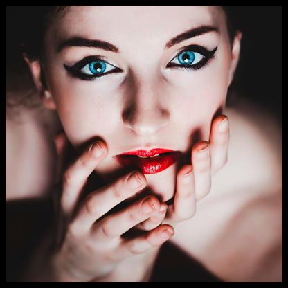 6 cuidados para el contorno de ojos: aplicar cremas