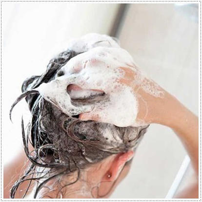 Caída del pelo en otoño en mujeres: demasiado producto