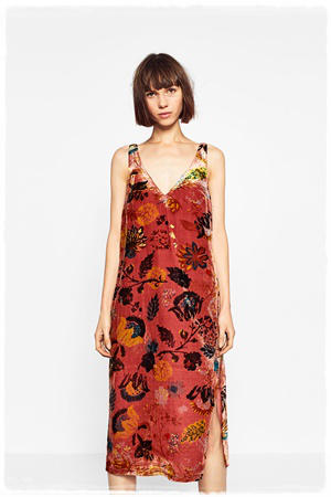 10 Looks de terciopelo para Navidad 2016: vestido de tirantes
