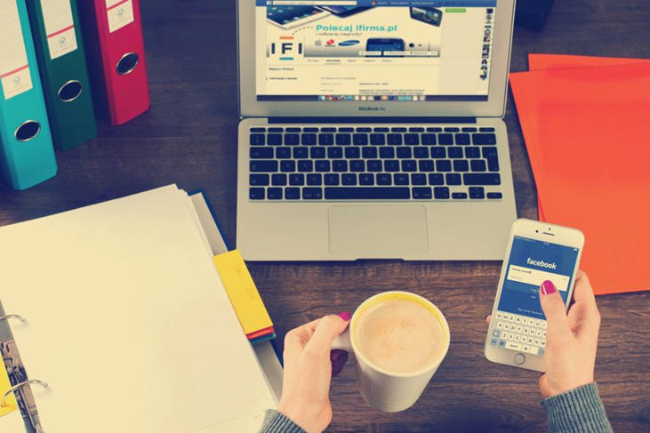 Redes sociales, 5 síntomas que indican que estás enganchada: Hashtag