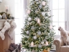 Decoración de Navidad plateada: árbol blanco y plata