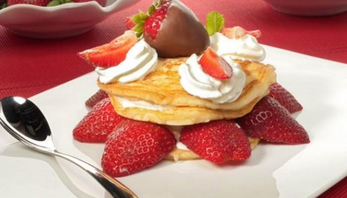 Receta de San Valentín: Delicia de fresas con nata y chocolate