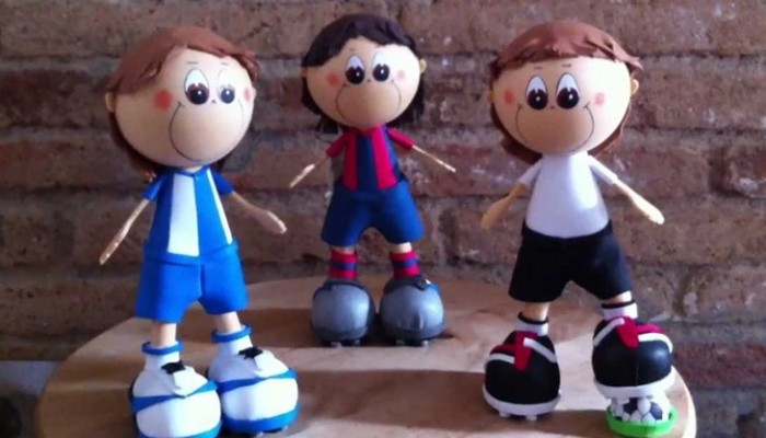 Muñeco de goma eva para el día del padre: fofucho futbolista