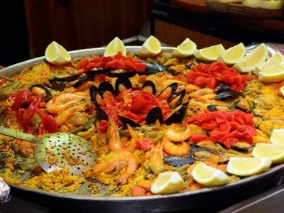 Paella de marisco: Receta española tradicional