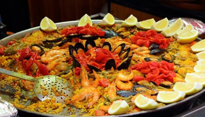 Paella de marisco: Receta española tradicional