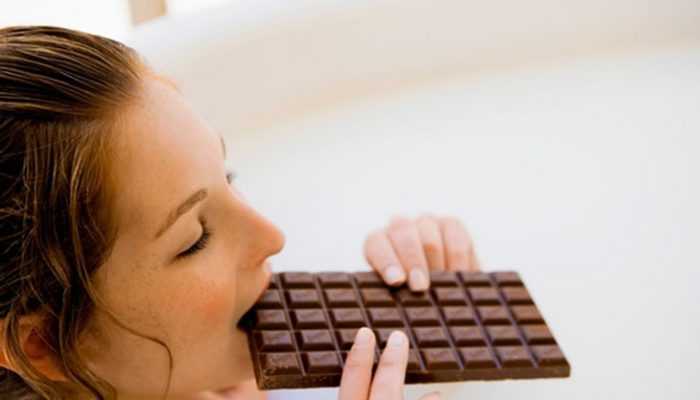 Alimentos prohibidos por la noche: ¡Evita calorías vacías!