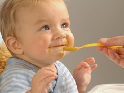 Alimentación bebés ¿Cómo deben ser las primeras papillas?