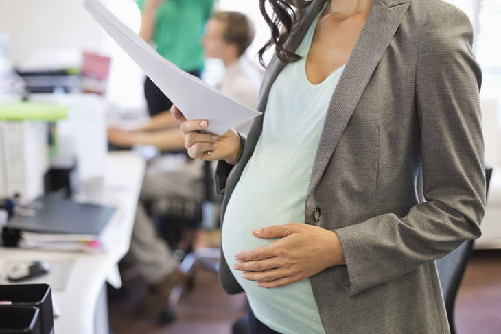 Cuándo decir que estás embarazada en el trabajo: Consejos