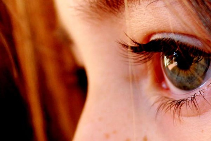 Ojos irritados y rojos: Causas y remedios caseros eficaces