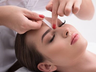Cómo depilarse las cejas según la forma de la cara