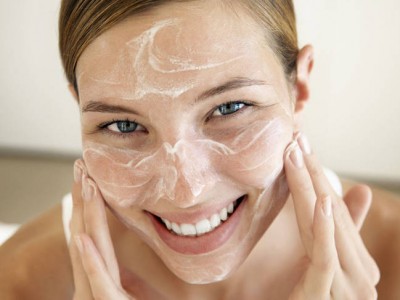 6 consejos para aplicar correctamente la crema hidratante