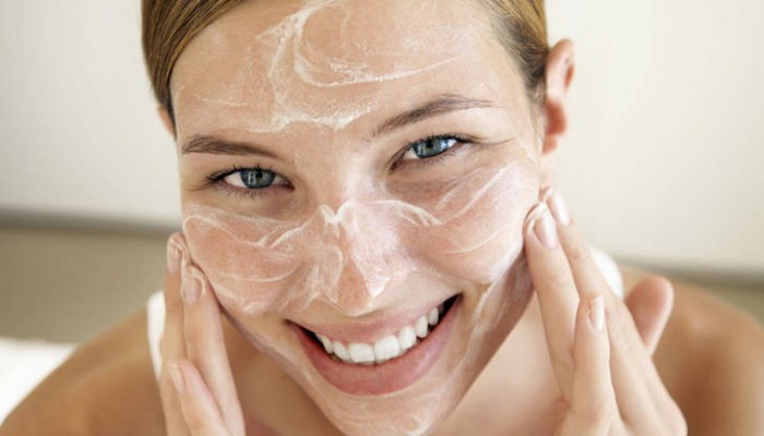 6 consejos para aplicar correctamente la crema hidratante