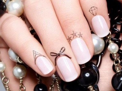 Tatuajes en las cutículas: Descubre la nueva tendencia