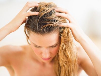 ¿Por qué me pica la cabeza? Causas y remedios