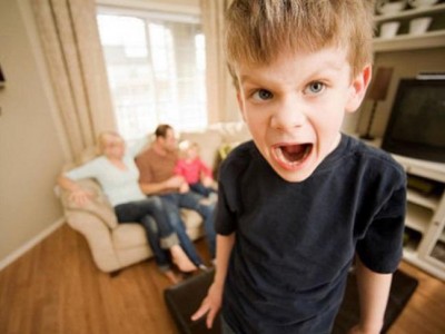 Los 5 errores más graves que cometen los padres de hoy