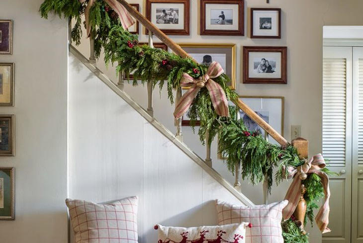 Cómo decorar una escalera en Navidad en 5 pasos