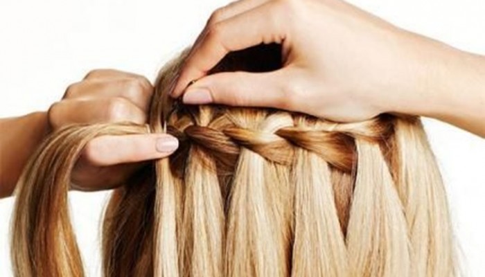 Cómo hacer una trenza en cascada paso a paso con mucho glamour
