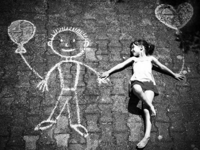 Niños amigos imaginarios: ¿Cómo deben actuar los padres?