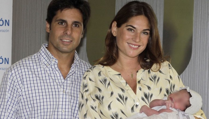 Fran Rivera y Lourdes Montes abandonan el hospital con Carmen