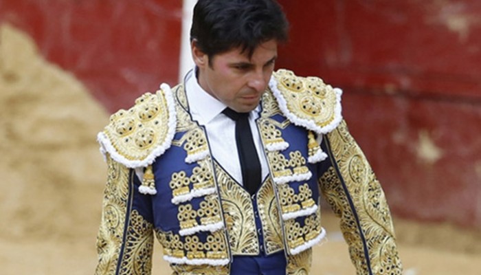 Francisco Rivera sufre una cornada grave y continúa en la UVI
