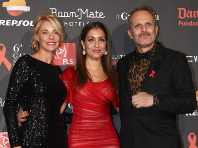 Hiba Abouk, Belén Rueda y Miguel Bosé en la gala contra el sida