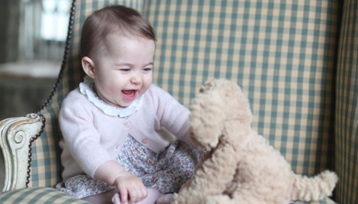 Kate Middleton fotografía a su hija la Princesa Charlotte