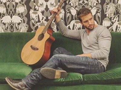 Pablo Alborán estrena el vídeo de 'Palmeras en la Nieve' con Mario Casas