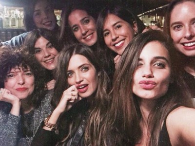 Sara Carbonero se va de cena de Navidad con Slow Love