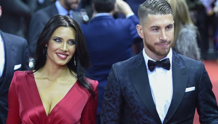 Pilar Rubio es la mujer de rojo en la Gala del Balón de Oro 2016.