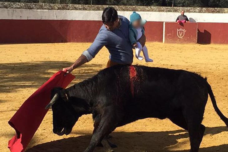 Francisco Rivera polémica foto toreando con su hija de 5 meses
