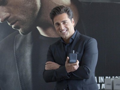 David Bustamante muy elegante presentando su fragancia Esencia in Black