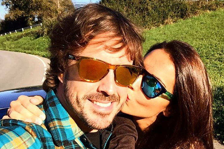 Fernando Alonso y Lara Álvarez, ¿boda en verano?