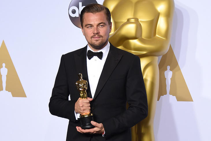 Leonardo DiCaprio, ¡se olvidó su Oscar en un restaurante!