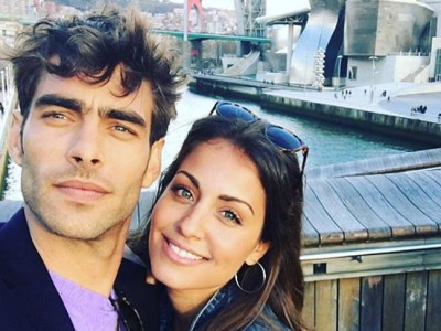 Hiba Abouk y Jon Kortajarena: dos amigos disfrutando de Bilbao