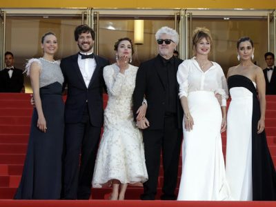 Julieta y sus chicas llenan de blanco y negro la alfombra roja de Cannes 2016