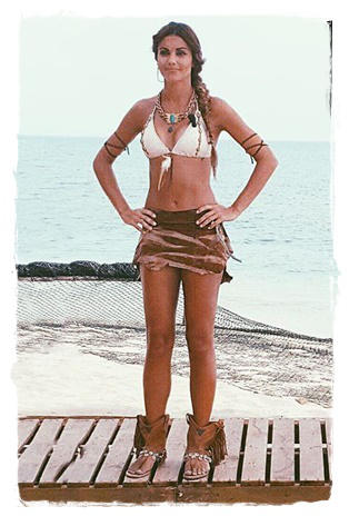 Lara Álvarez y sus mejores looks en 'Supervivientes': bikini blanco