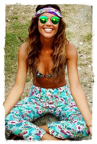 Lara Álvarez y sus mejores looks en 'Supervivientes': pantalón estampado