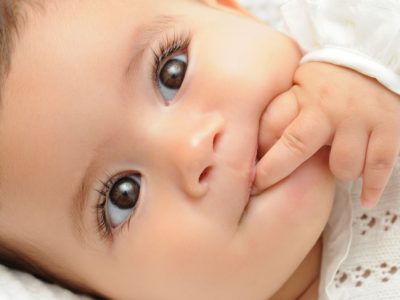 El desarrollo de los sentidos del bebé mes a mes