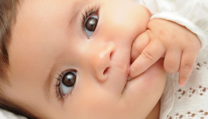El desarrollo de los sentidos del bebé mes a mes