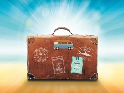 10 cosas que no deben faltar en tu maleta de verano