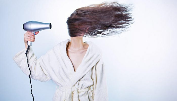 5 cosas que haces mal al usar el secador de pelo