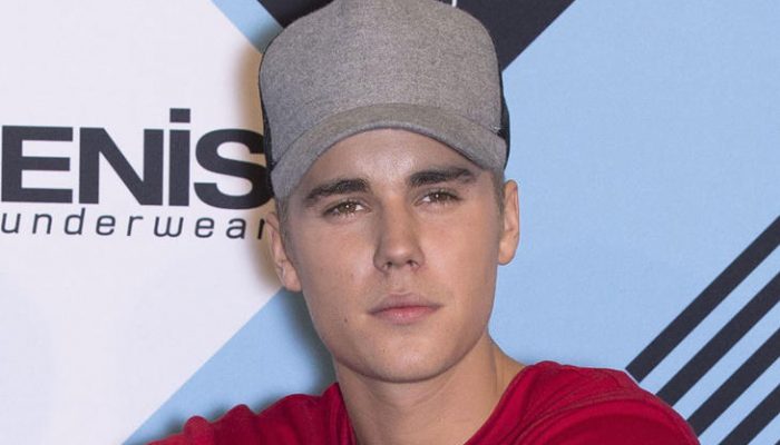 Justin Bieber la lía en Barcelona, ¡pega un puñetazo a un fan!