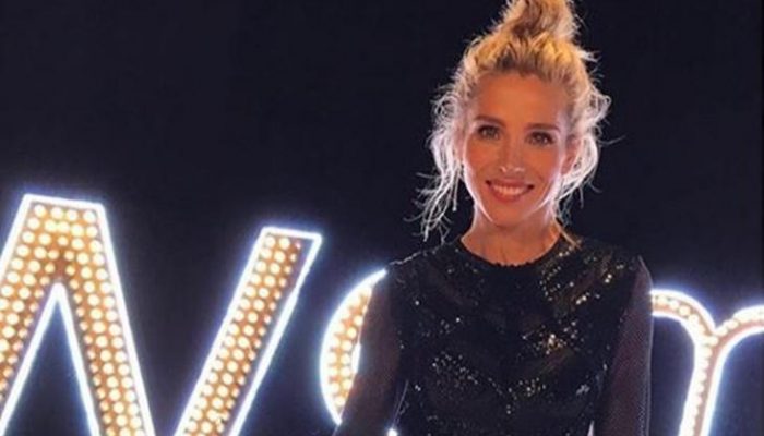 Elsa Pataky transparencias, brillos y peinado casual para Women'Secret
