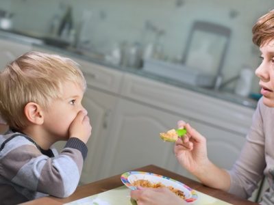 5 errores a la hora de enseñar a los niños a comer bien