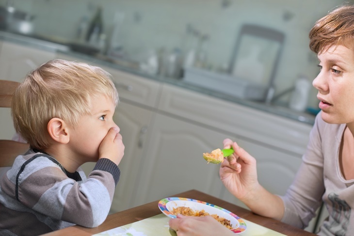 5 errores a la hora de enseñar a los niños a comer bien
