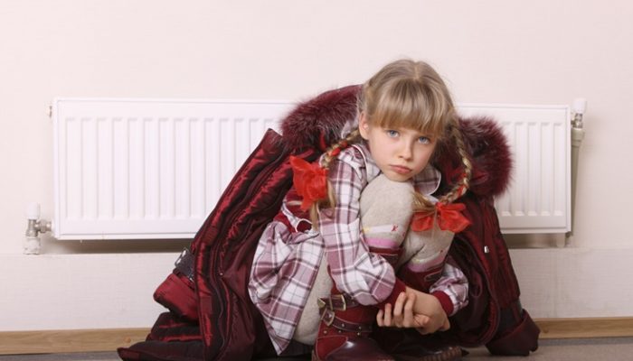 4 riesgos que debemos evitar en casa con los niños y el frío
