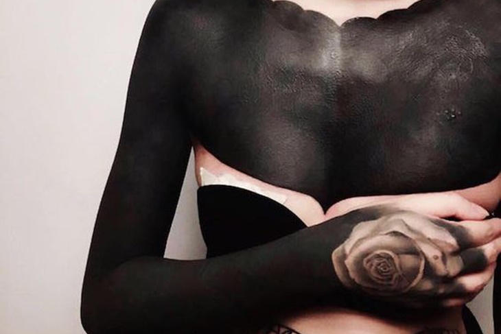 Tatuajes blackout, ¿cómo son estos tattoos extremos?